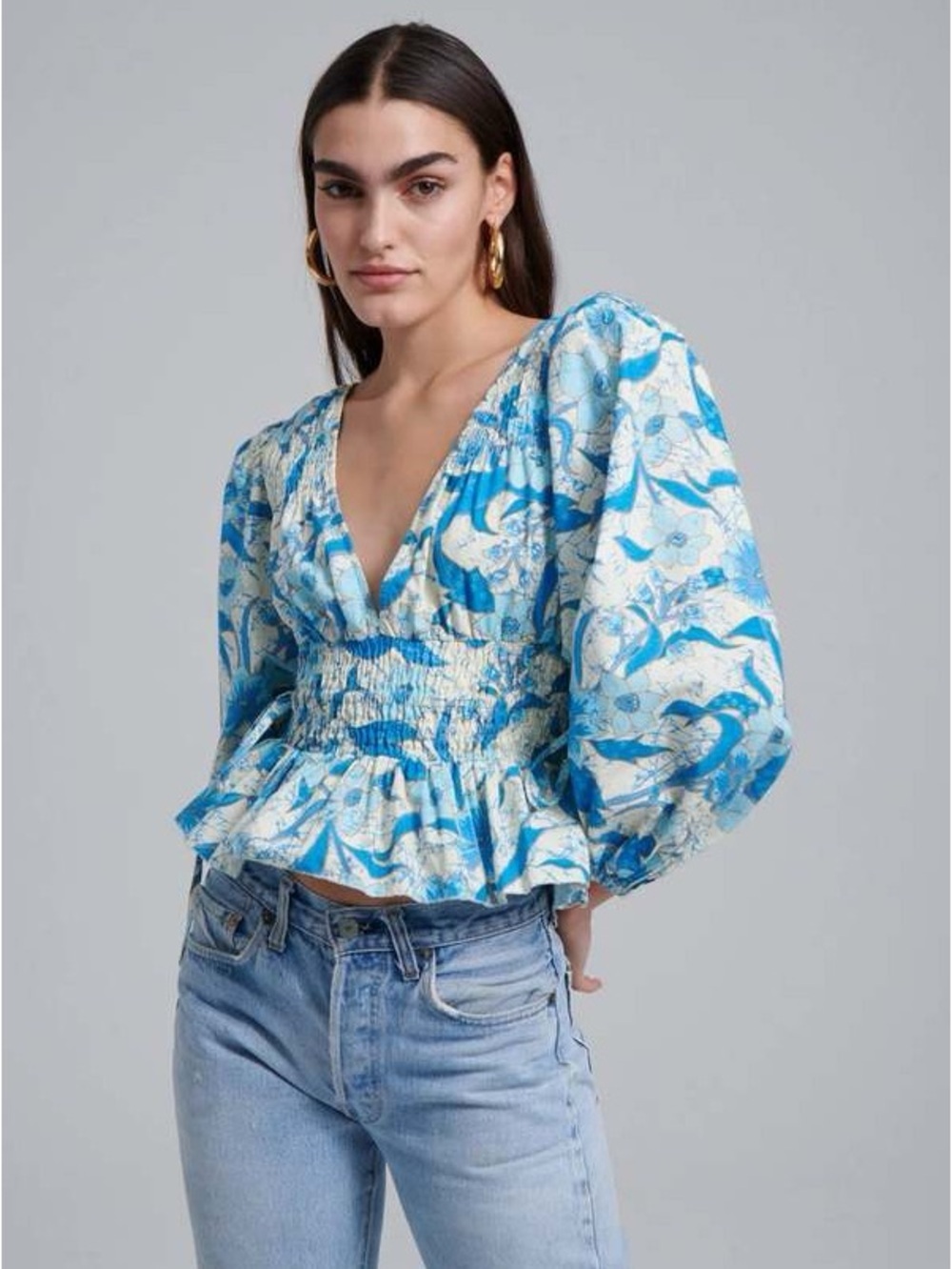 NWT LOVE THE LABEL BLUE FLORAL PLUNGE NECK LONG SLEEVE TOP